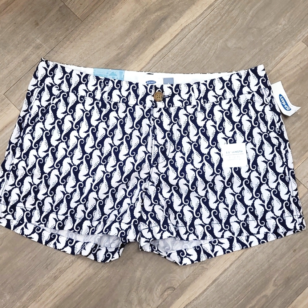 Shorts seahorses design